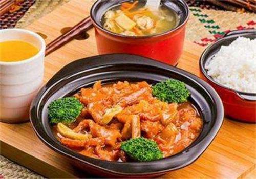 左耳知現(xiàn)烤燜汁飯加盟