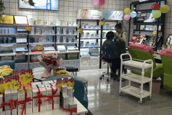品牌化妝品店得多少錢?