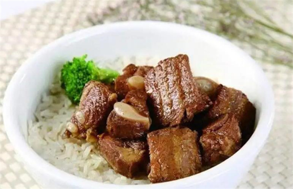 呦骨士醬骨飯
