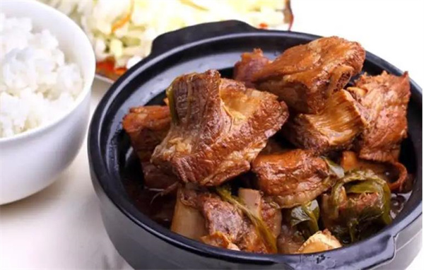 呦骨士醬骨飯