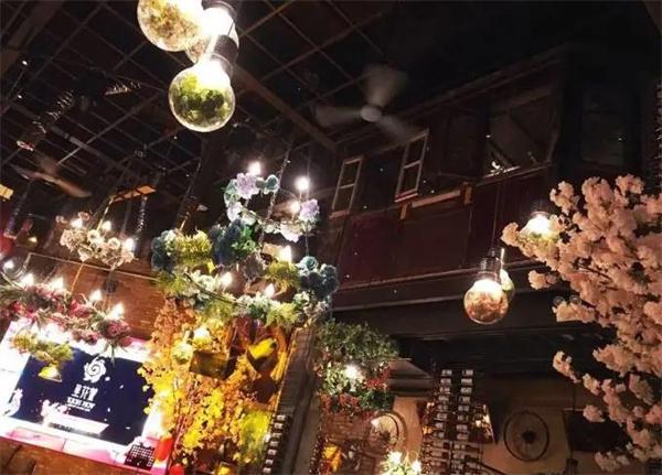 繁花里音樂(lè)餐廳費(fèi)多少錢？
