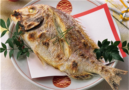 倔強(qiáng)的小魚無骨烤魚撈飯