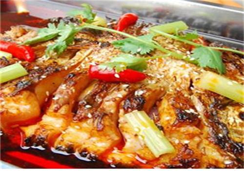 倔強(qiáng)的小魚無骨烤魚撈飯