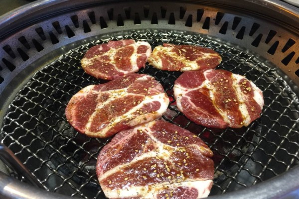 牛中牛黑牛生態(tài)烤肉加盟