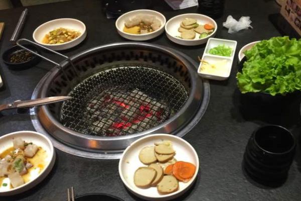 牛中牛黑牛生態(tài)烤肉加盟