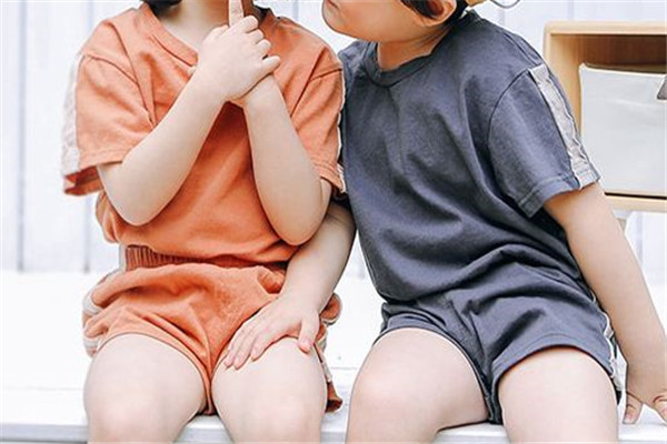 衣無語童裝加盟