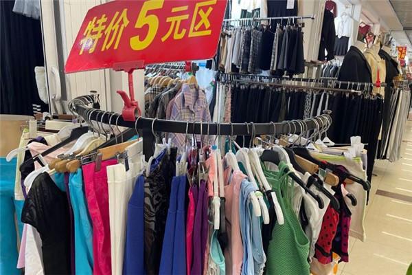 一生一世服裝加盟