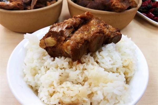 就知道吃排骨米飯加盟