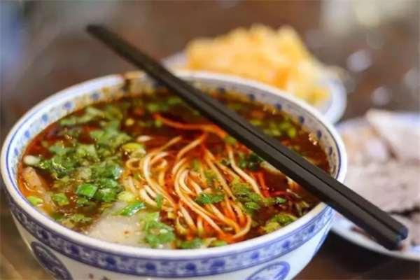 牛來啰大碗牛肉面