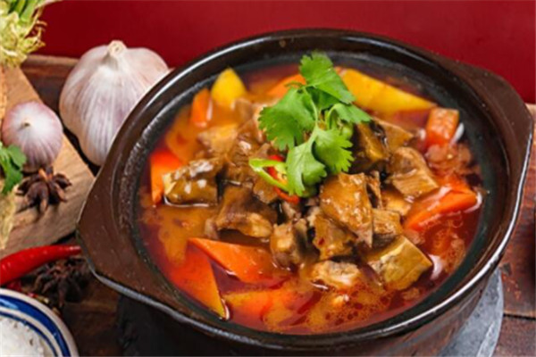 鮮百味牛腩煲加盟