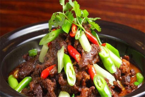 鮮百味牛腩煲加盟