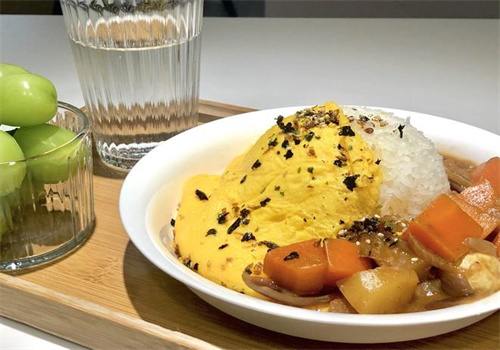 仄奈日式咖喱蛋包飯加盟