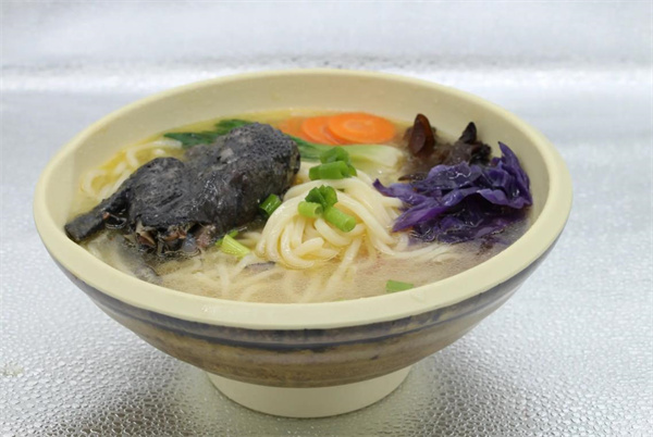 老湯和烏雞米線