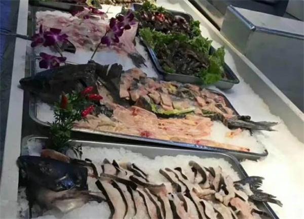 打魚(yú)撈生態(tài)活鮮自助火鍋