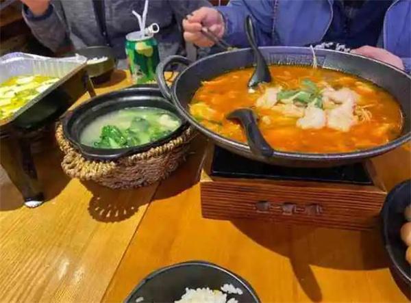 渝是乎酸菜魚