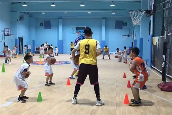 雅濱麗青少年幼兒籃球培訓(xùn)加盟