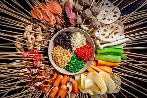 三只貓串串香加盟