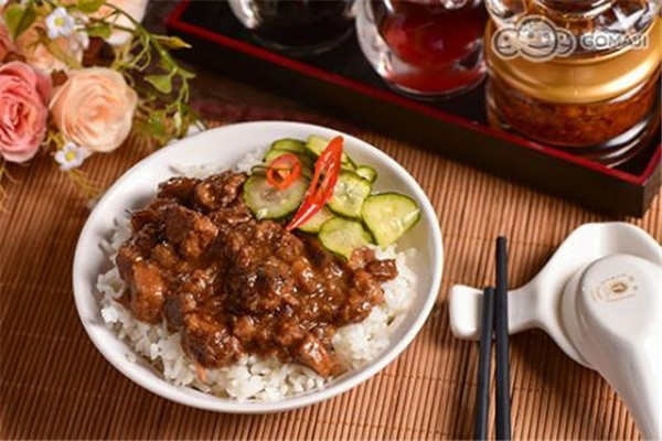 食八掌牛肉燜飯