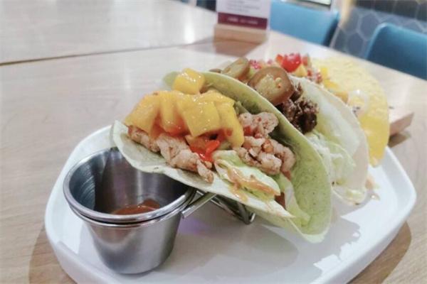 露娜家舶來(lái)食堂加盟