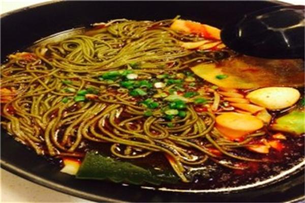 妝房子麻辣燙加盟
