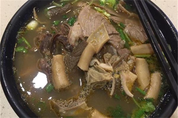 小羊下山湯鍋羊肉粉加盟