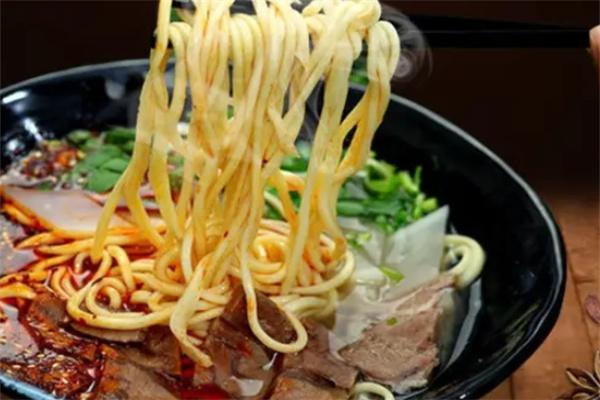 眷北牛大拉面加盟