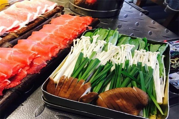 小牛牛水煎肉燒烤加盟