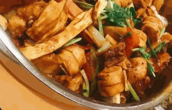 兜巴食燜鍋費多少
