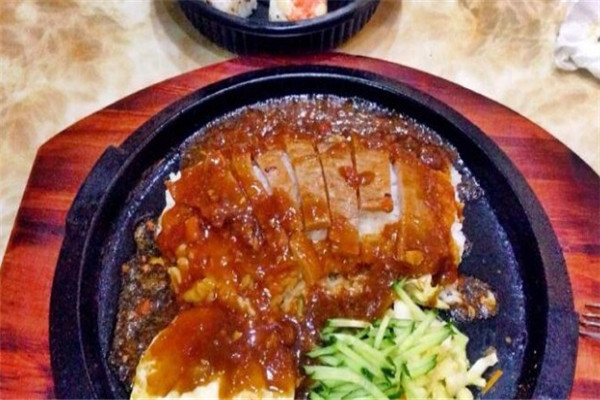 牛先生至尊椒香牛排飯加盟