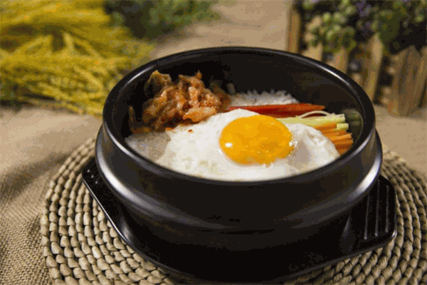 韓菜菜石鍋拌飯加盟
