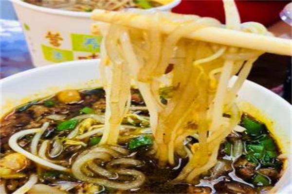 熊雄酸辣粉加盟
