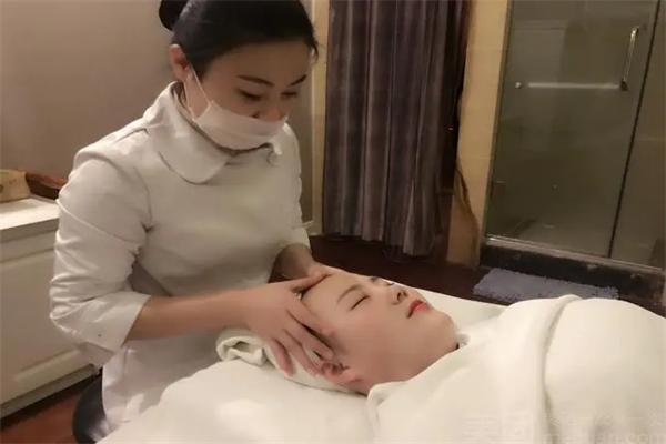 逆時(shí)光美容院加盟