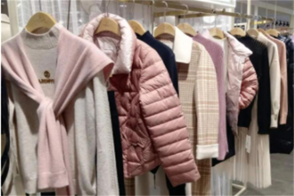 樂(lè)正綾服裝