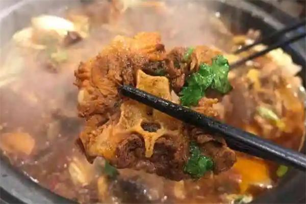 闖關(guān)東牛排牛尾鍋加盟