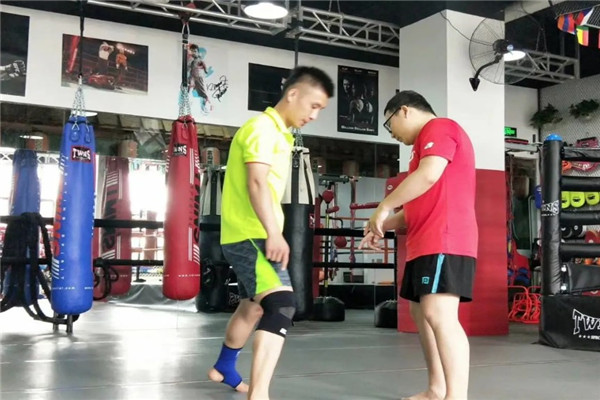 巨石搏擊體能館加盟