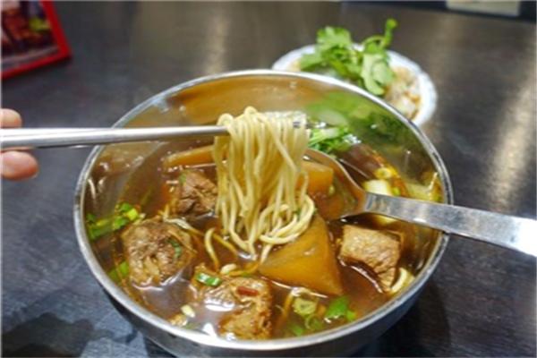 金垠地牛肉面加盟