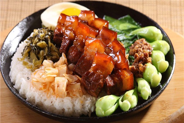 鍋小鬧鹵肉飯加盟