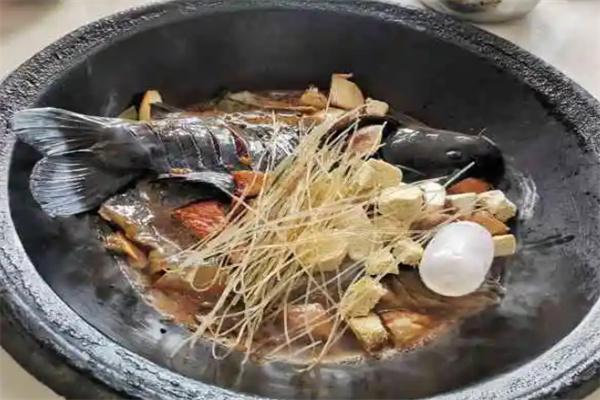 福滿江園鐵鍋燉水庫(kù)魚(yú)