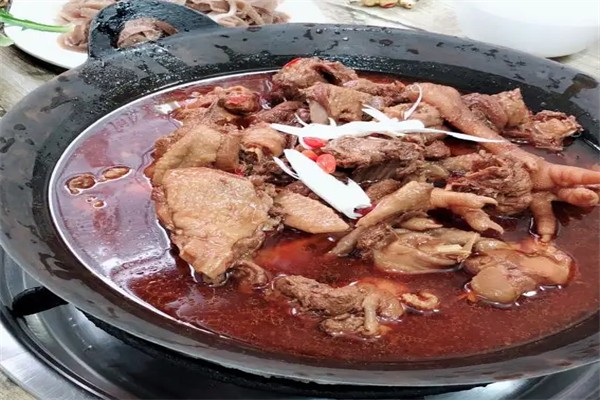 燦輝鐵鍋柴雞加盟