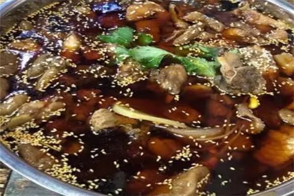 謝彬肥腸雞冷鍋串串加盟