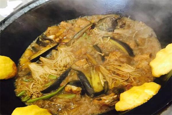 屯老二家農(nóng)家鐵鍋燉