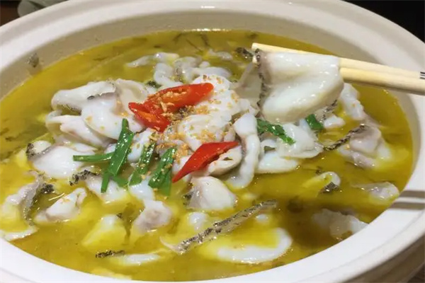 彩兒酸菜魚加盟
