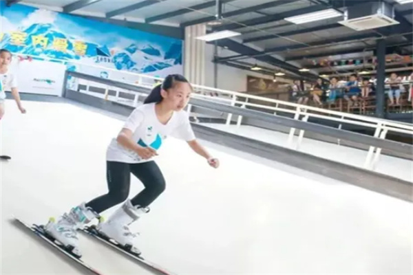 SNOWZONECAFEBAR縱雪俱樂部