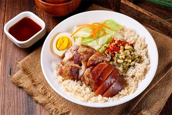 桂菊烤肉拌飯加盟