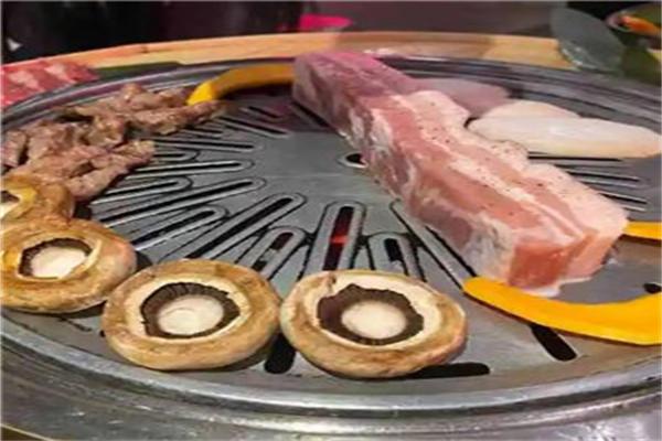 來(lái)虎肉食者·烤肉酒館加盟