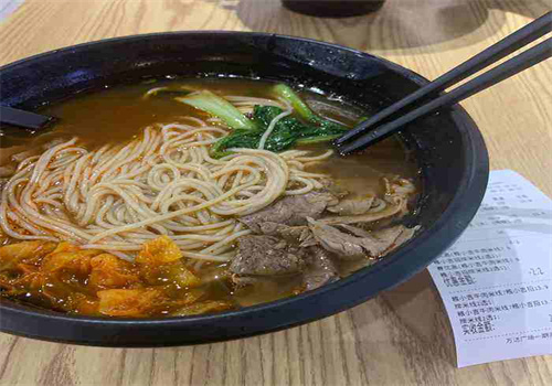 糧小吉牛肉米線加盟