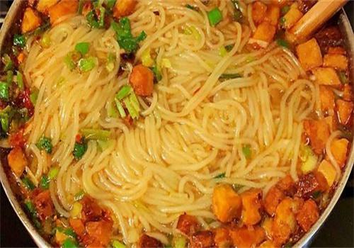 巷上蔥油炒飯香辣米線加盟