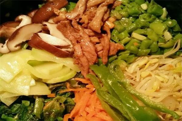 韓校校石鍋拌飯店加盟