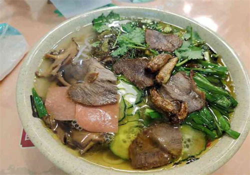 新軒粒泡椒牛肉米線(xiàn)加盟