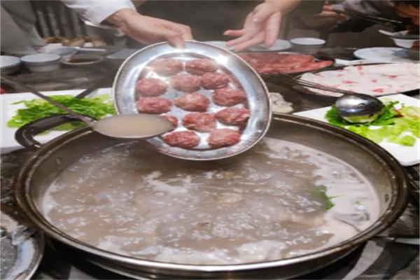 聽牧牛肉火鍋店加盟